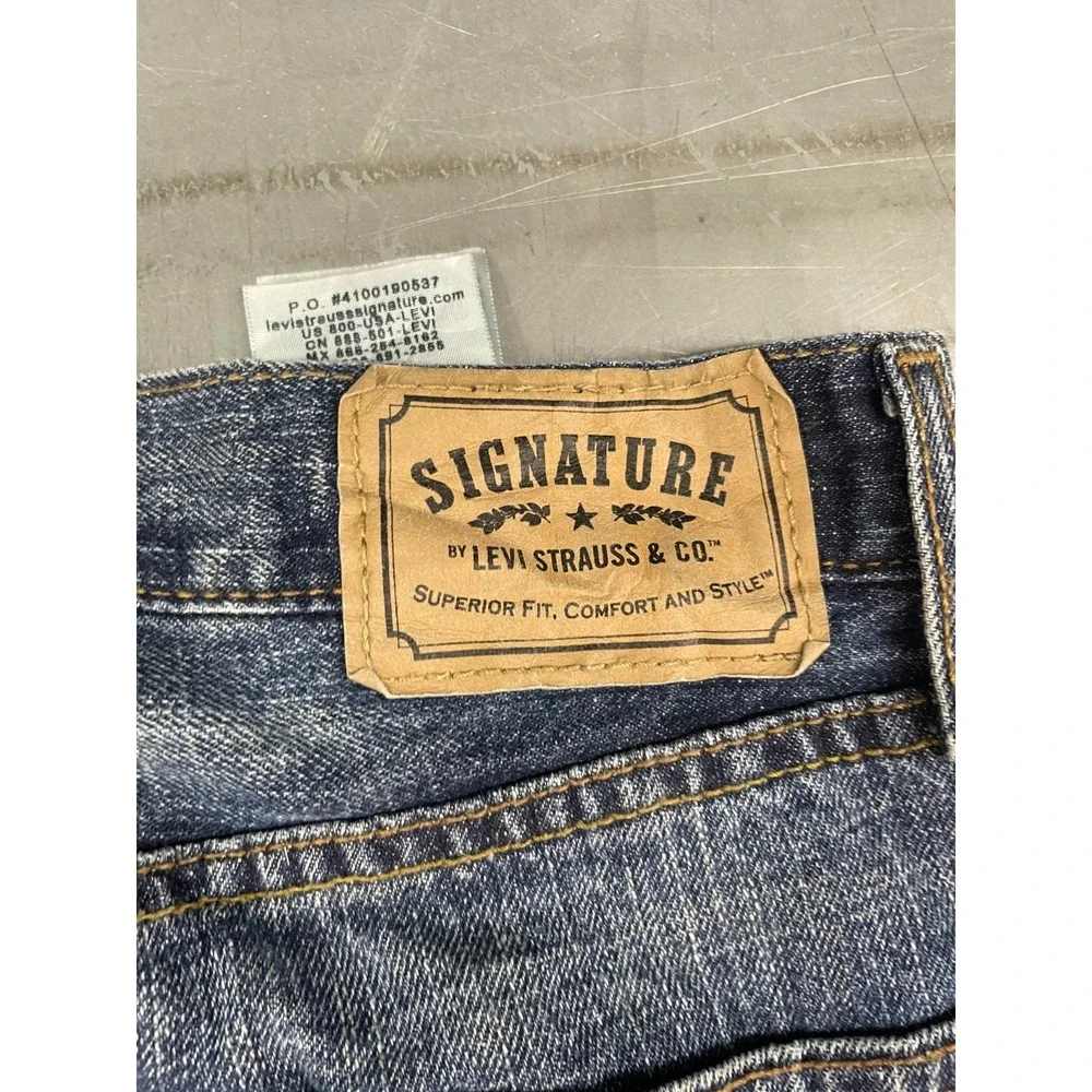 Signature Levis  Jeans Mens 33X29 Blue Medium Wash Denim Relaxed Leg 100% Cotton